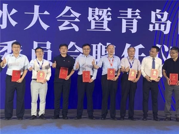 ▲中信环境技术技术总监、设计研究院院长刘建林博士(左四)获颁授大会专家委员会委员聘书。