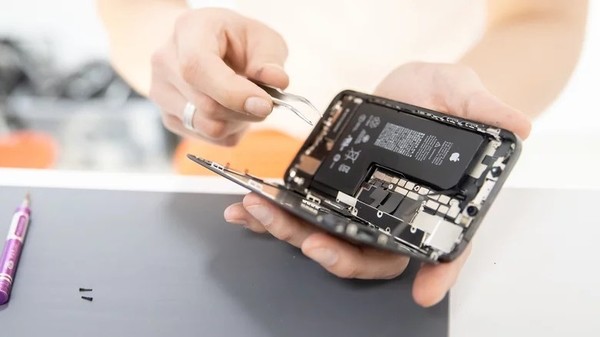 曝iPhone 14更换的电池价格提高43%！将近700元