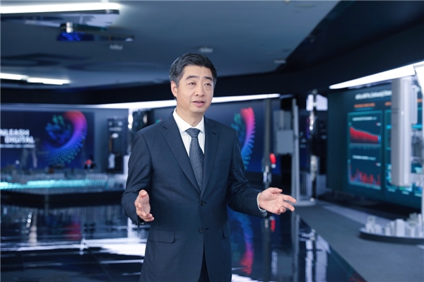 华为轮值董事长胡厚崑发表主题演讲