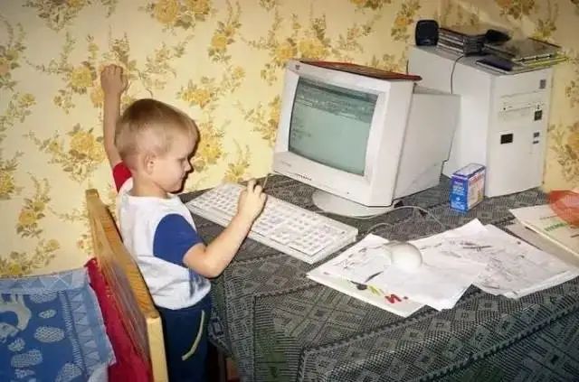 Vitalik 在很小的时候开始接触电脑 | 图片来源：BAZAAR