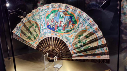 十九世纪黑漆描金庭院人物扇