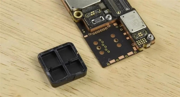 美版iPhone14主板预留了SIM卡空间