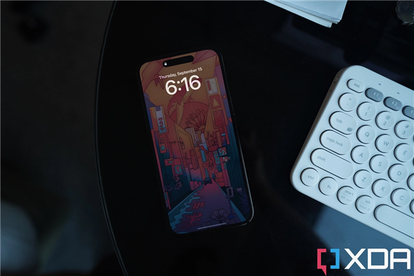 iPhone 14 Pro Max息屏显示,可显示锁屏壁纸和小部件
