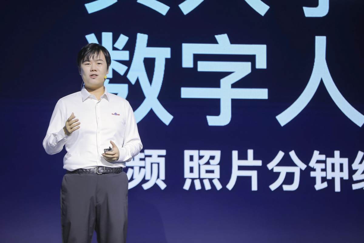 图为百度资深副总裁、百度移动生态事业群组(MEG)总经理何俊杰