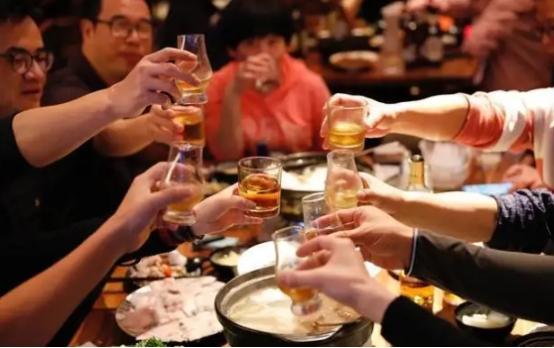 喝完酒后总会感到饿,我们怎么做才是正确的选择?建议了解一下休闲区蓝鸢梦想 - Www.slyday.coM 喝完酒后总会感到饿,我们怎么做才是正确的选择?建议了解一下休闲区蓝鸢梦想 - Www.slyday.coM