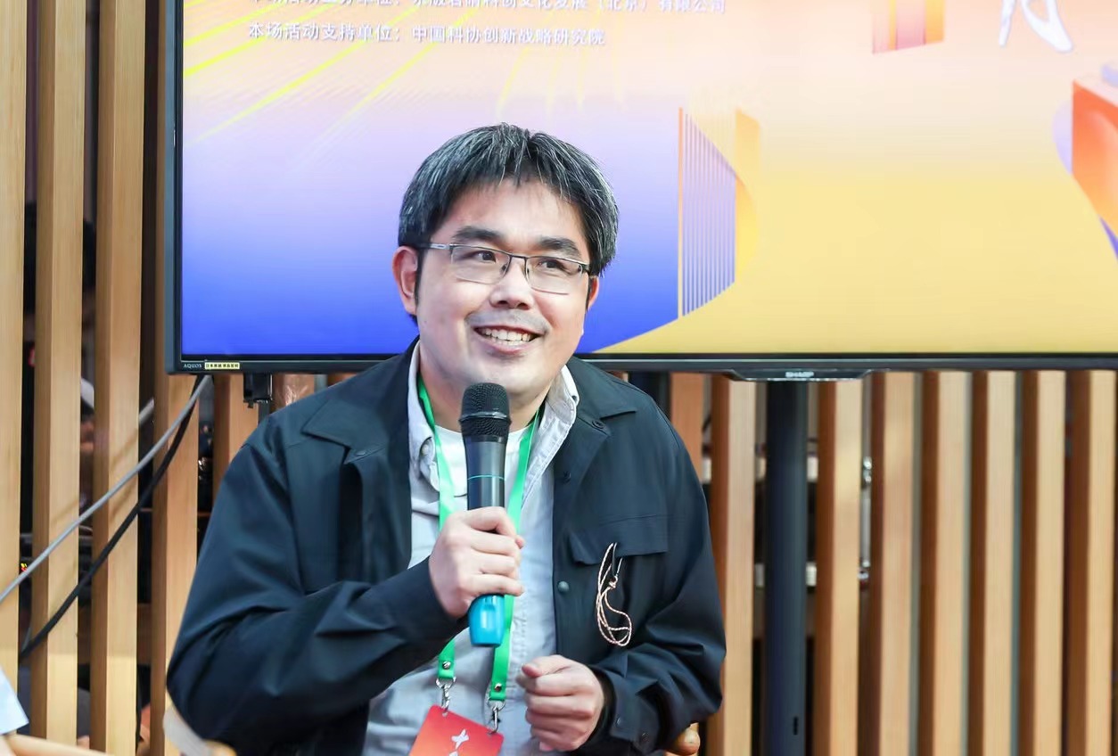(王冠中对谈)