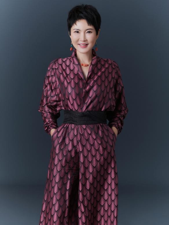 (知名个人成长作家 张德芬老师)