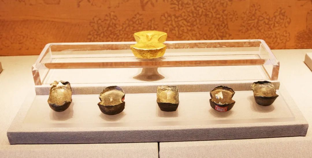▲明代金锭、银锭 摄于中国钱币博物馆