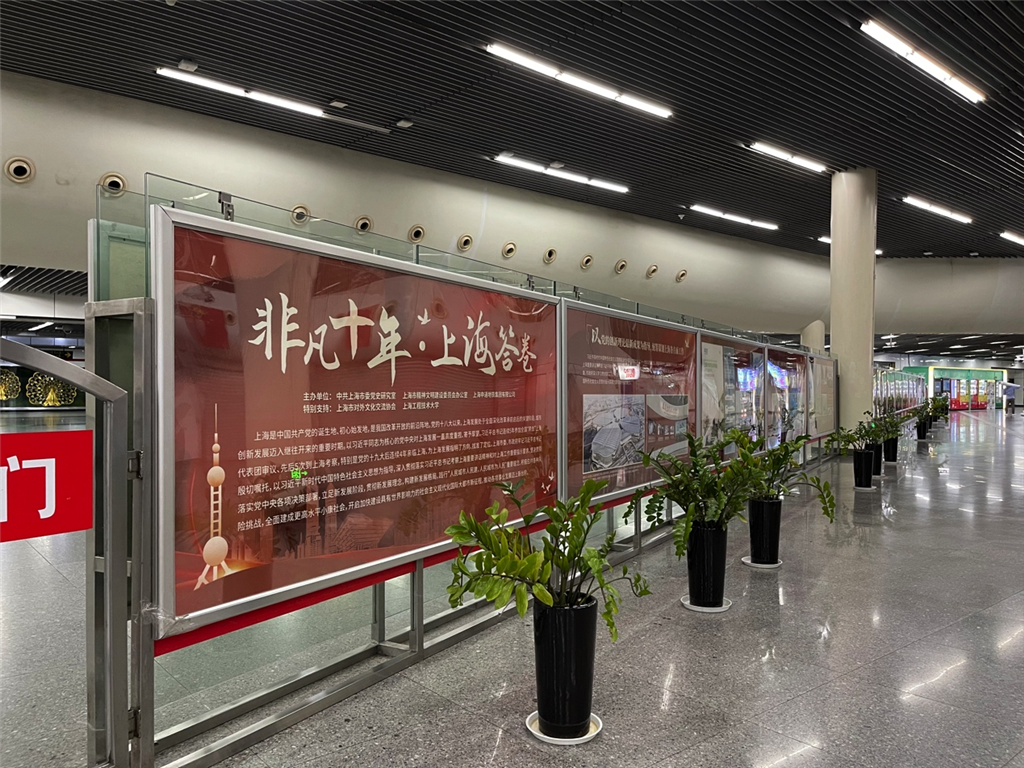 人民广场站文化长廊现场图