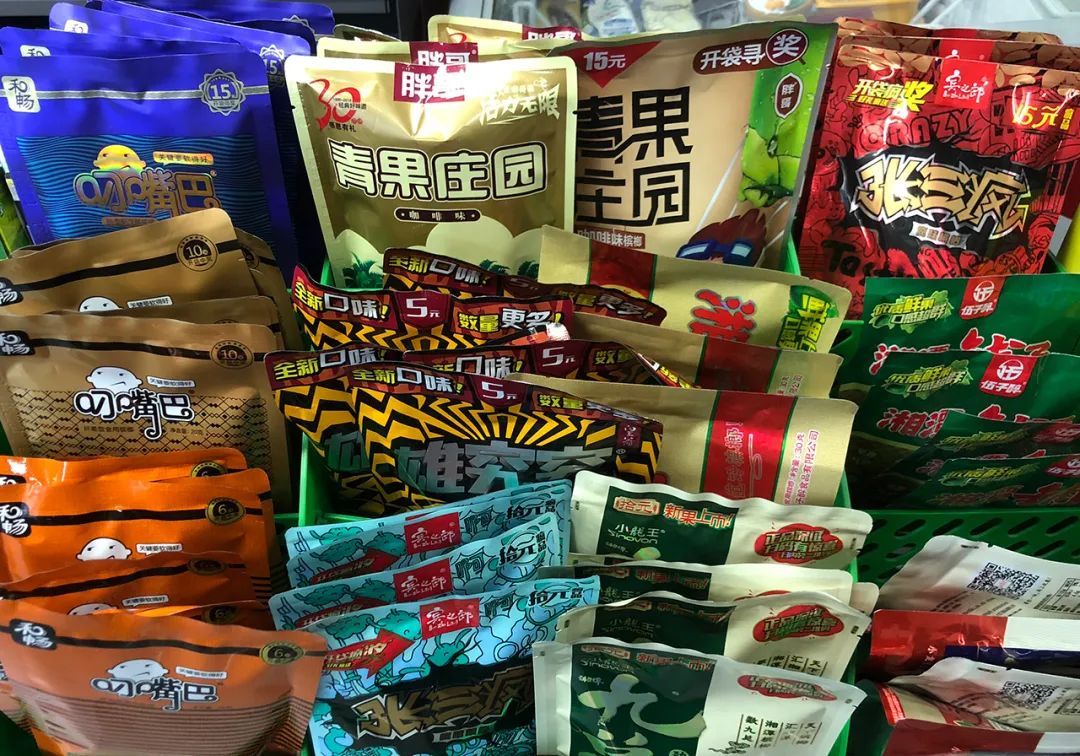 货架上的槟榔 图片来源:每日经济新闻 资料图