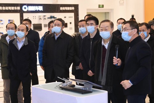 (李毅中、院士体验蘑菇车联AI云平台实时调度)