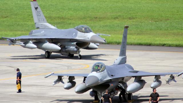 三泽的美军F-16