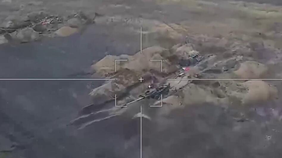 俄罗斯消息报援引俄军消息源发布的摧毁乌军外援火炮视频截图