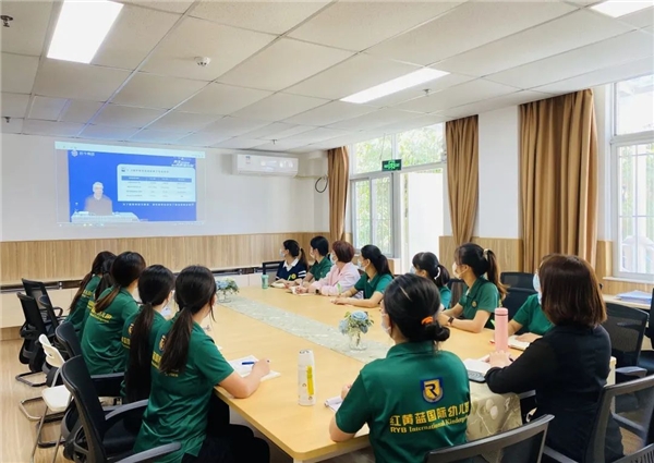 (图:全国各地教服园所组织全体教职工在线学习,聆听朱永新教授精彩讲座,深入领会高质量学前教育内涵。)