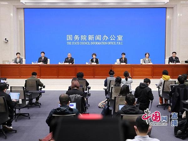 5根阴线难抵资金青睐,科创50ETF份额续创历史新高!资金悄然埋伏,港股ETF份额激增 5根阴线难抵资金青睐,科创50ETF份额续创历史新高!资金悄然埋伏,港股ETF份额激增