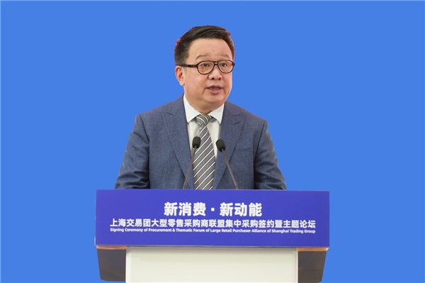 (图为百联集团党委书记、董事长叶永明致辞)