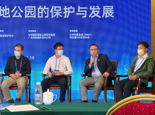 阿拉善SEE生态协会监事严炜(右二)现场分享
