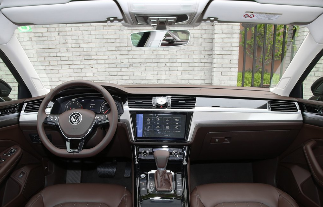 C级车推荐上汽大众辉昂,搭载自适应空气悬架,配置比肩BBA5 C级车推荐上汽大众辉昂,搭载自适应空气悬架,配置比肩BBA