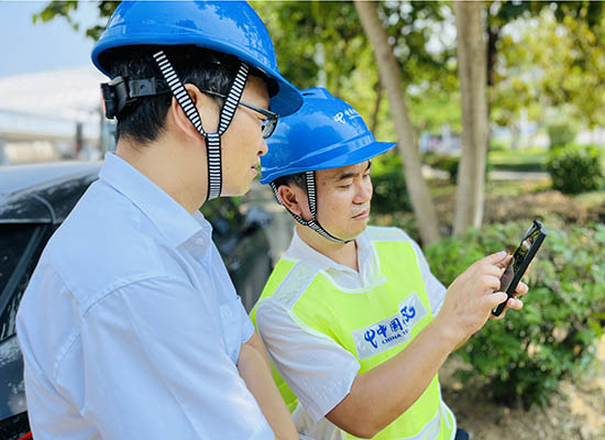 图为中国电信技术人员进行直播流畅度检测。陈红摄