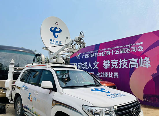 图为中国电信应急通信保障车就位。陈红摄