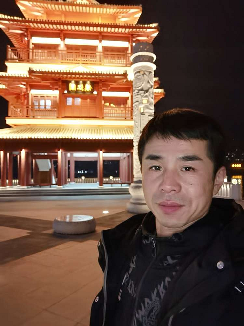 (接单间隙顺便旅游的郭师傅)