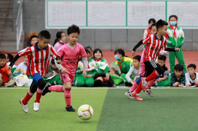 小学11人足球有越位吗,11人制足球比赛越位