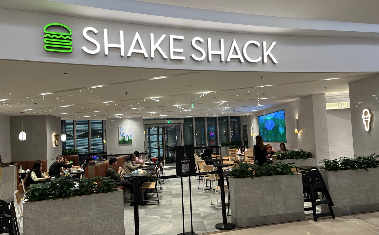 11月22日晚,Shake Shack 港汇恒隆店/时代周报记者摄