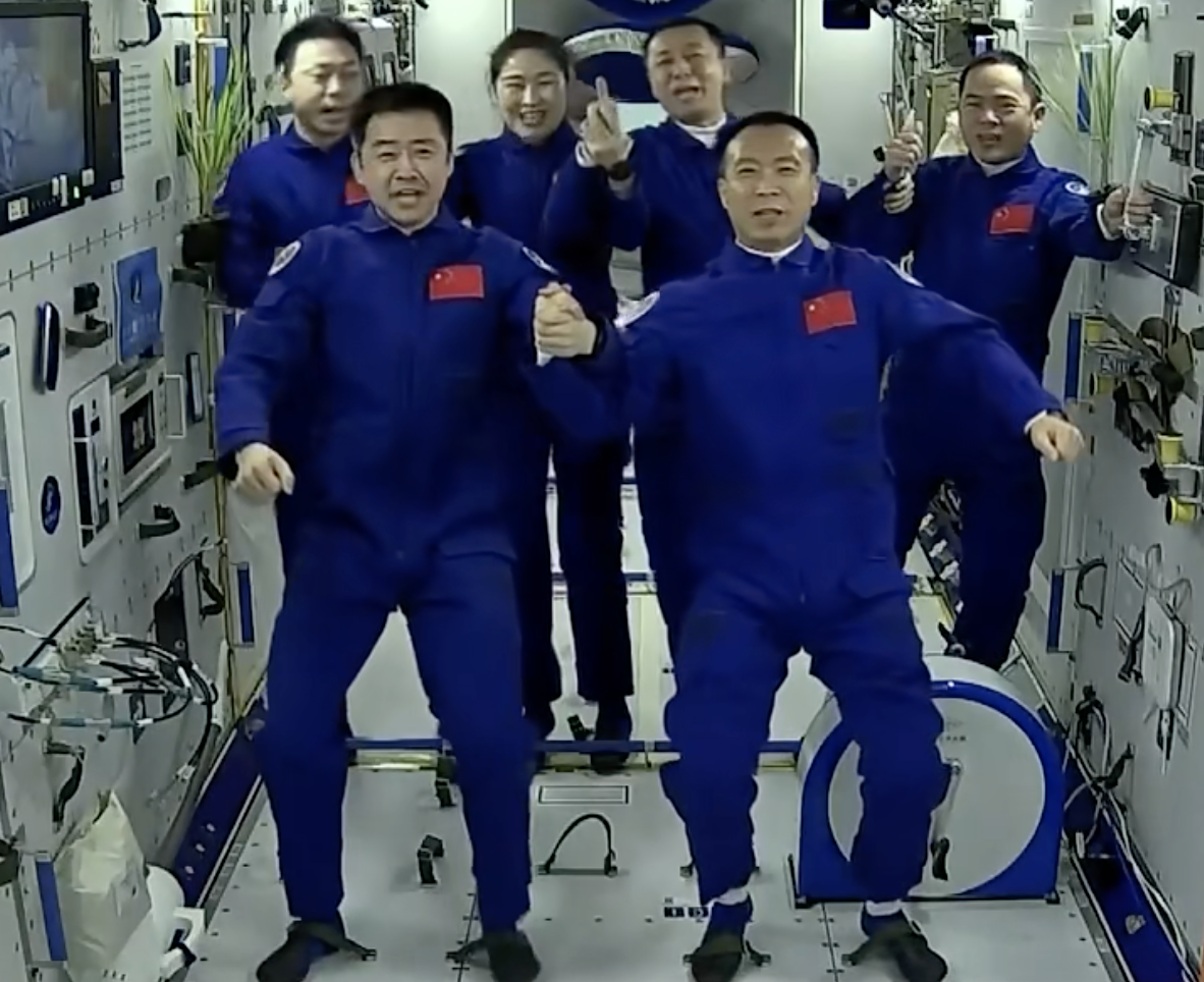 (中国空间站首次“太空会师”)