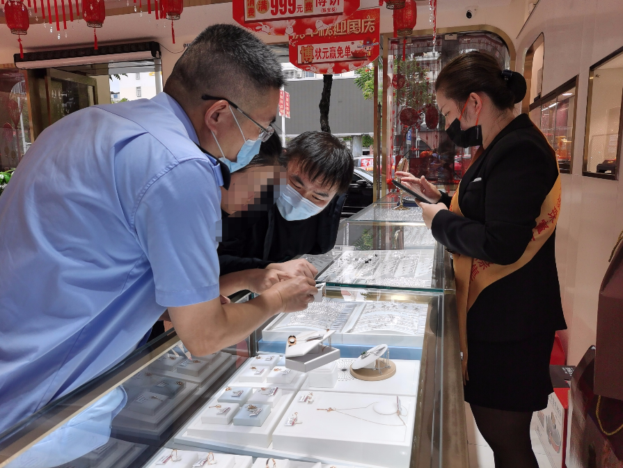 福建厦门：2家金店涉嫌销售假冒宝格丽等品牌首饰被查 厦门有宝格丽珠宝专柜吗在哪里