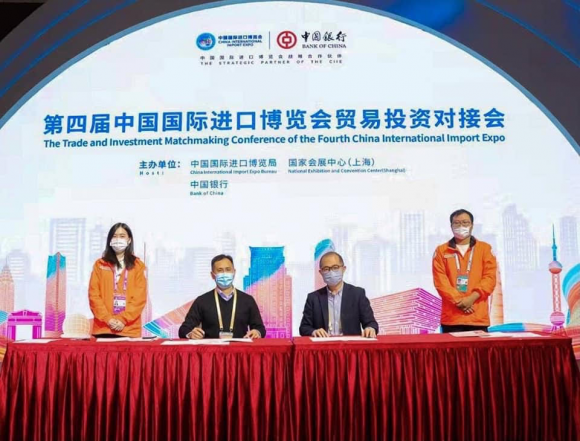 (图为新加坡生物科技公司作为新加坡政府机构代表团成员参加第四届中国国际进口博览会)