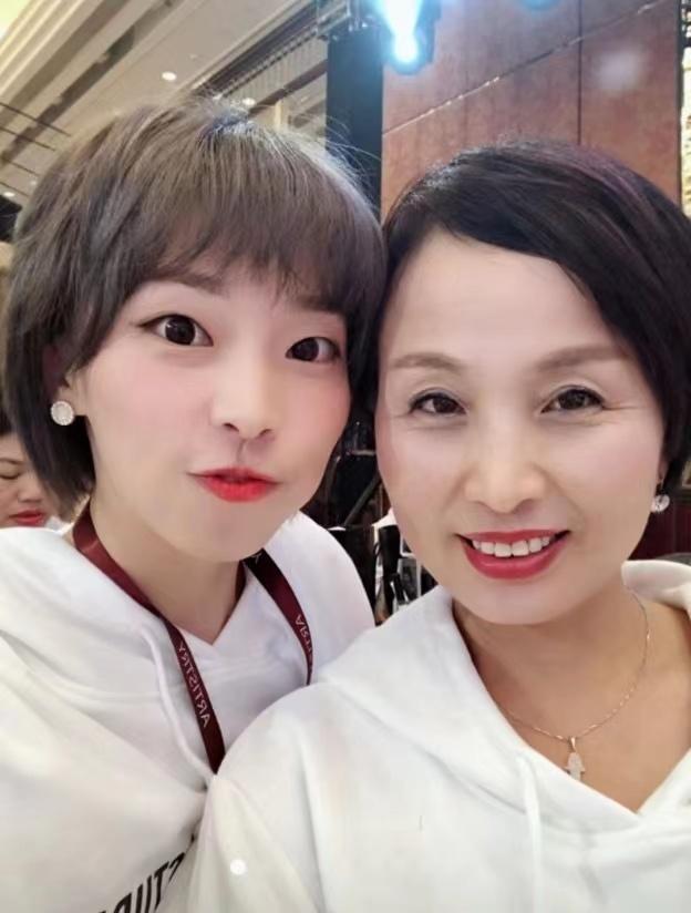 范伟丽和女儿