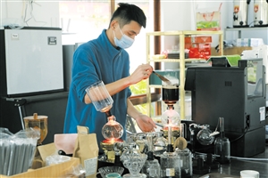 田园开起咖啡馆 乡村产业增活力