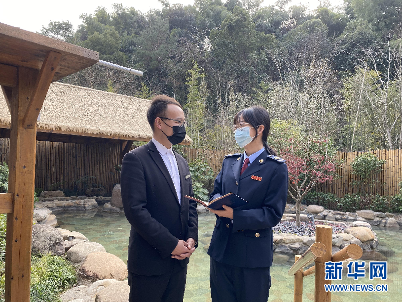 税务人员在宁海安岚酒店调研。新华网发