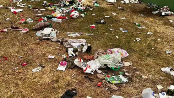 澳媒：圣诞聚会后悉尼公园满地垃圾，当地居民不满