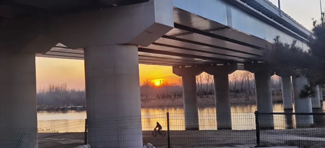 京秦高速潮白河邊的日落（受訪者供圖）