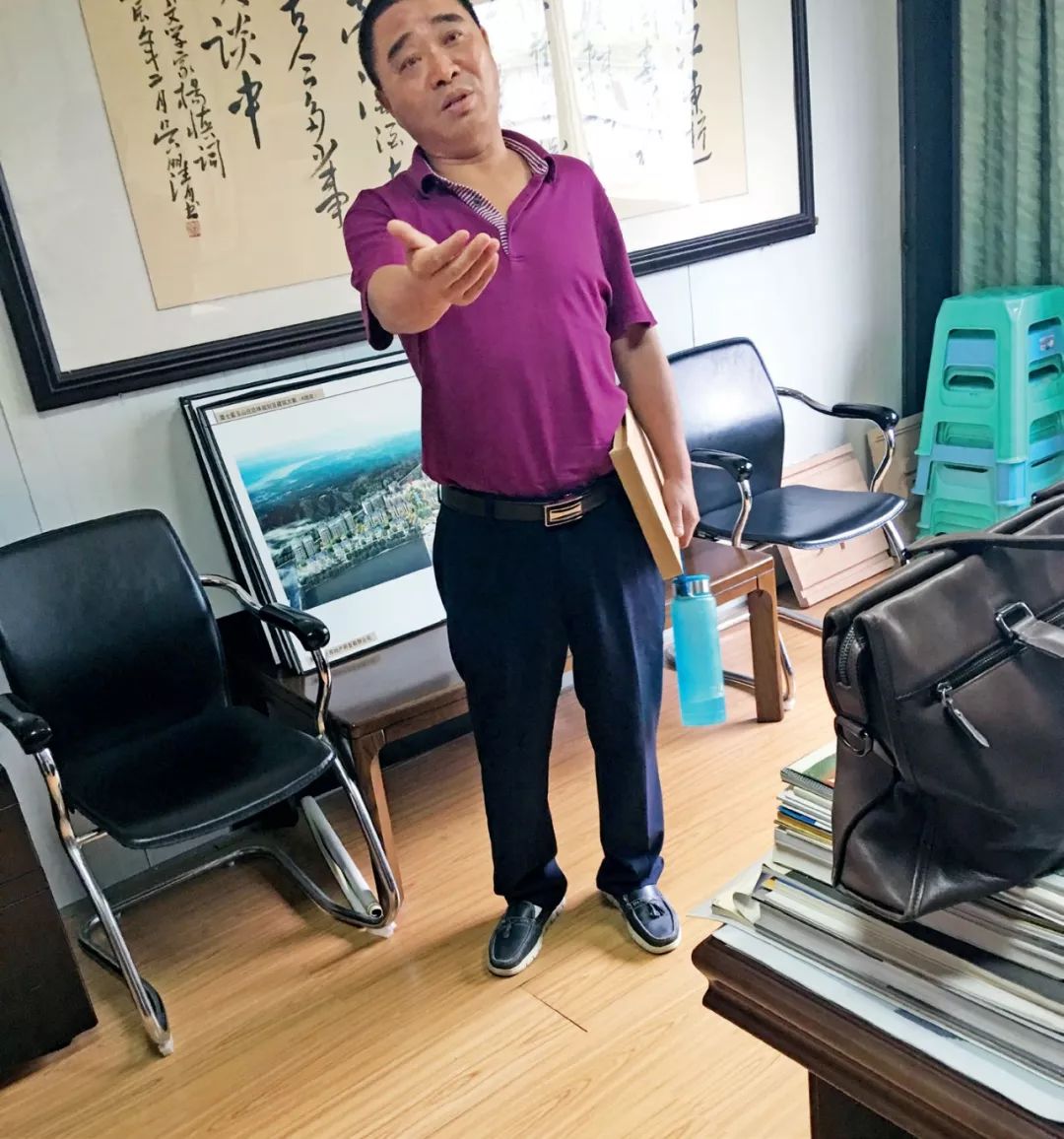 2017年,刘远生在雷士地产办公室内。图/受访者提供