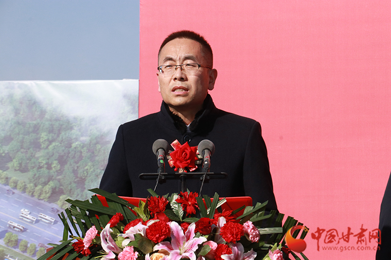 甘肃科技集团党委书记、董事长吴树宏介绍项目情况