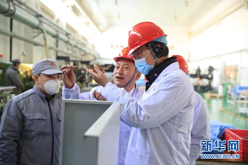 辽宁兴启电工材料有限责任公司特高压交直流绝缘产品数字化生产线车间。新华网发 耿晨摄