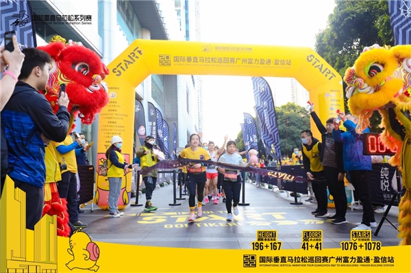 (图:鸣枪发跑)