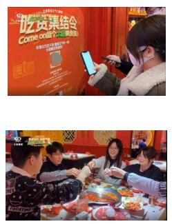 (现场参与打卡消费者) (三五好友同举杯)