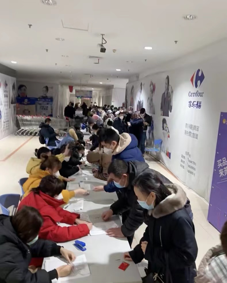 消费者现场退卡，图片来源：受访者供图