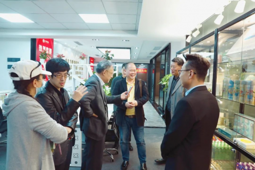 徐昌东先生一行与华亿大亨集团领导班子就中国传统文化与乡村振兴进行会谈(图二)