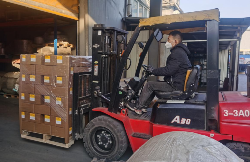 成品周转叉车(图片来源:财联社记者摄)