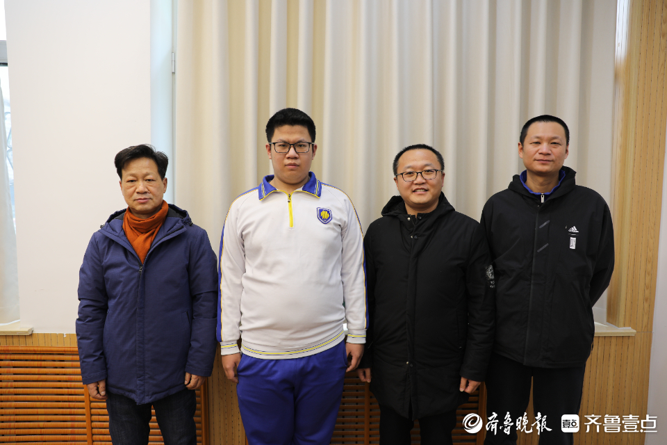 图左1为傅平修老师，左二为陶竟天，右一为孙逵主任，右二为李现国副主任