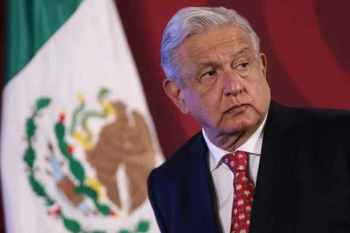 2022年6月6日，在墨西哥首都墨西哥城国家宫，墨西哥总统洛佩斯出席新闻发布会。新华社发（弗朗西斯科·卡涅多摄）