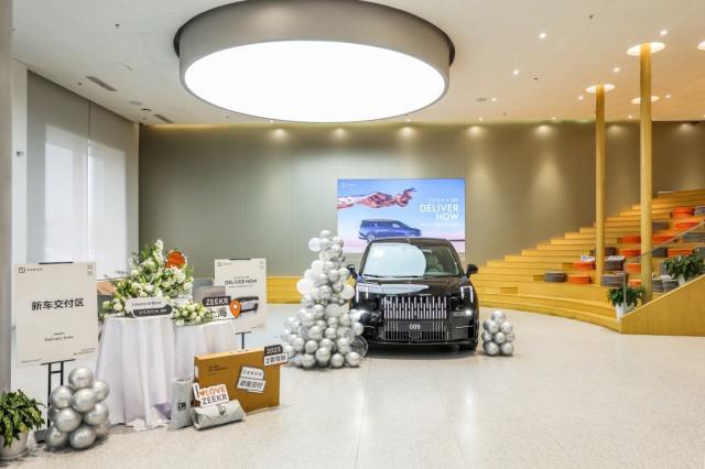 极氪 009 首批量产车开启交付:最高续航 822 公里,售 49.9 万元