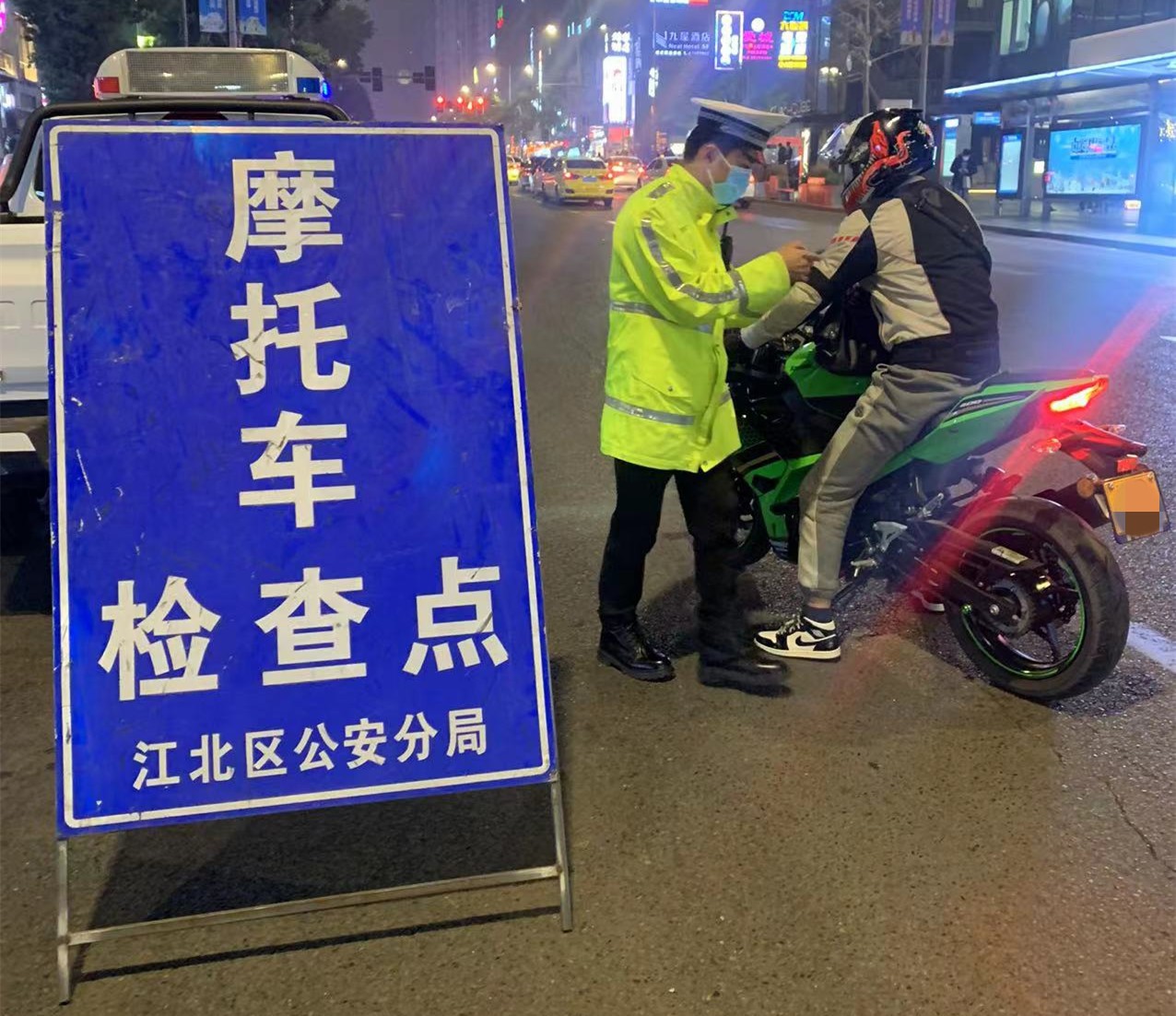 摩托车整治现场（江北警方供图）