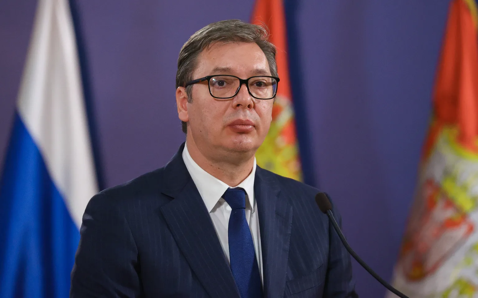 塞尔维亚举行总统大选，武契奇宣布首轮选举胜出，话音刚落现场掌声如雷_凤凰网