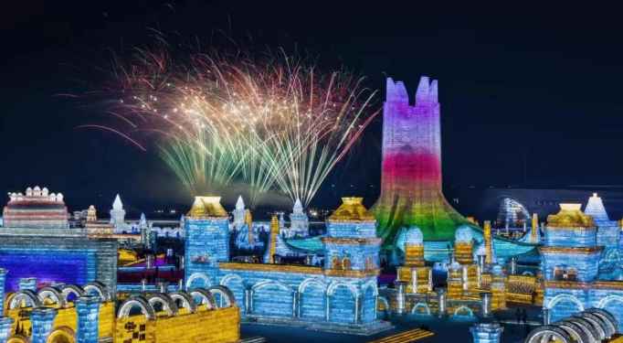 哈尔滨冰雪大世界夜景(哈尔滨冰雪大世界供图)