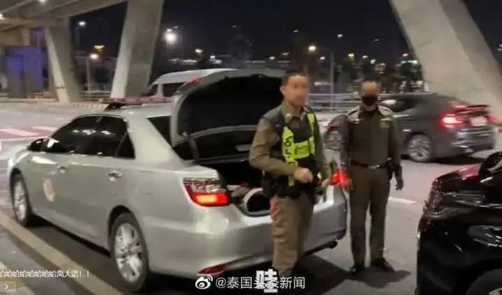 中国女游客称在泰国买到警车接机服务，还能加钱预定警车开道？泰国警方回应
